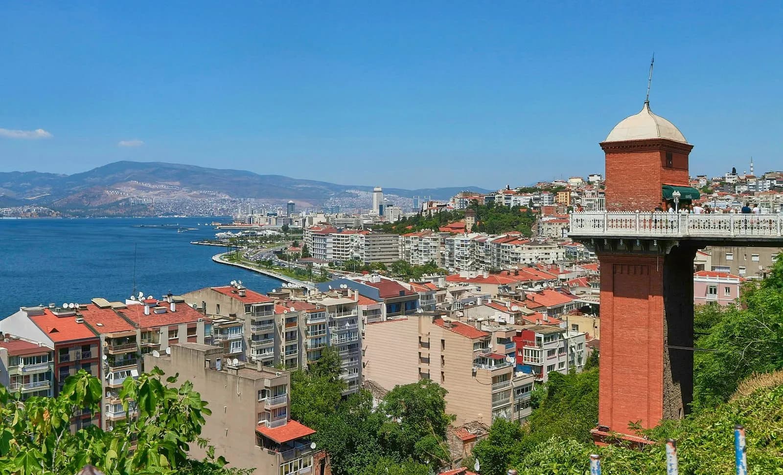 İzmir Historical Elevator Building