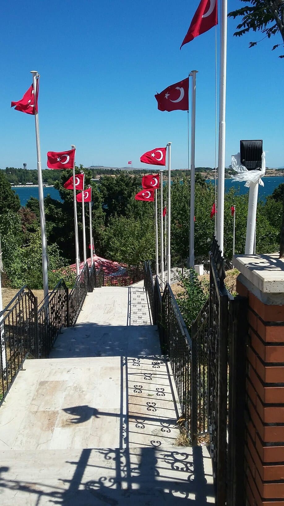 Bayraklı Baba Grab