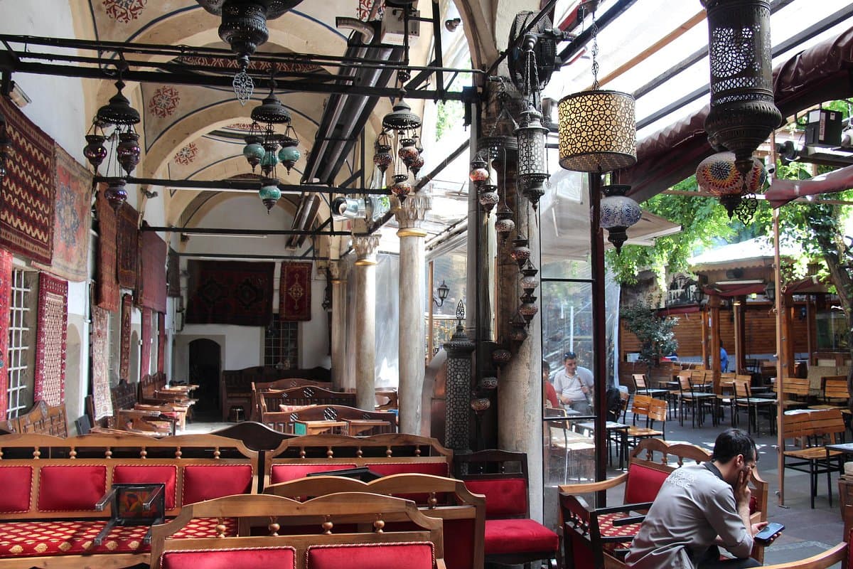 Corlulu Ali Pasa Medrese Tee- und Shisha-Garten