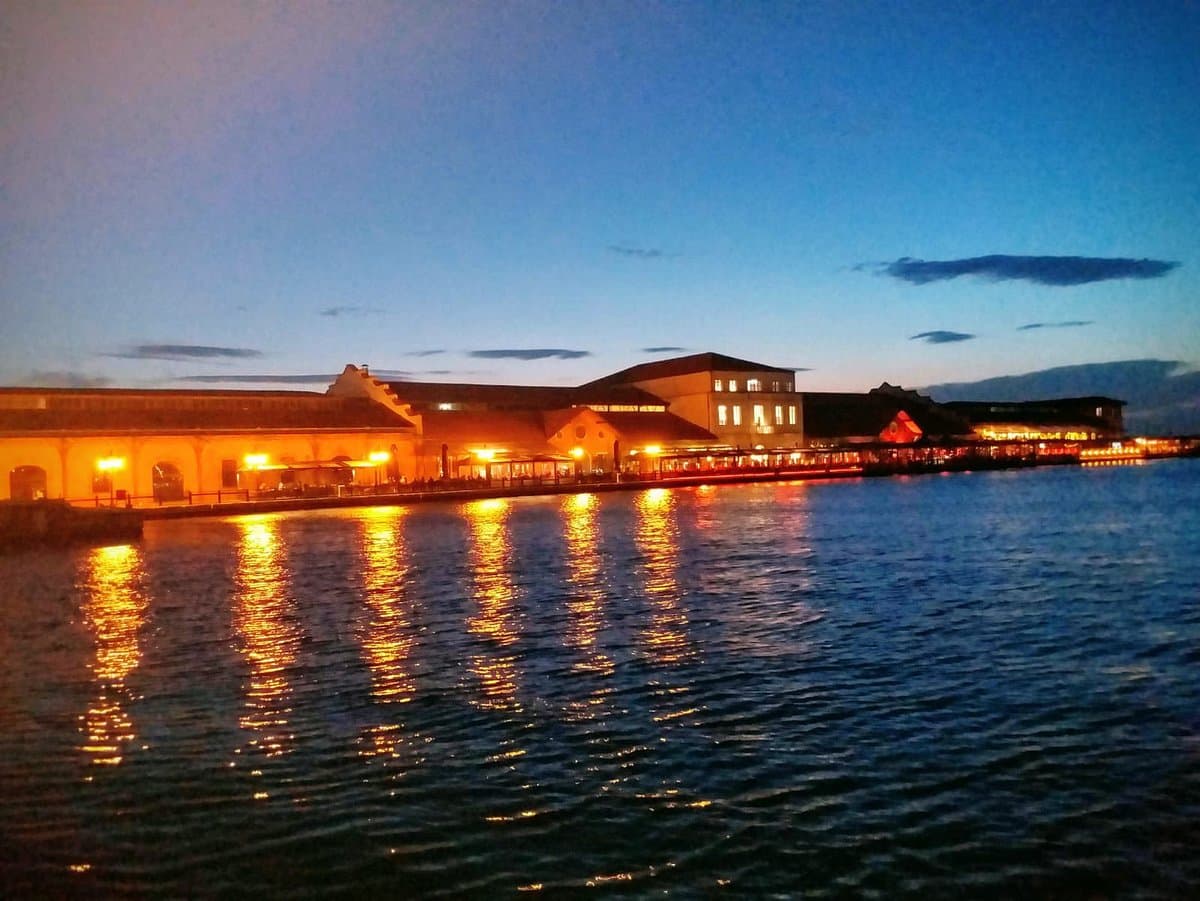 Einkaufszentrum Konak Pier