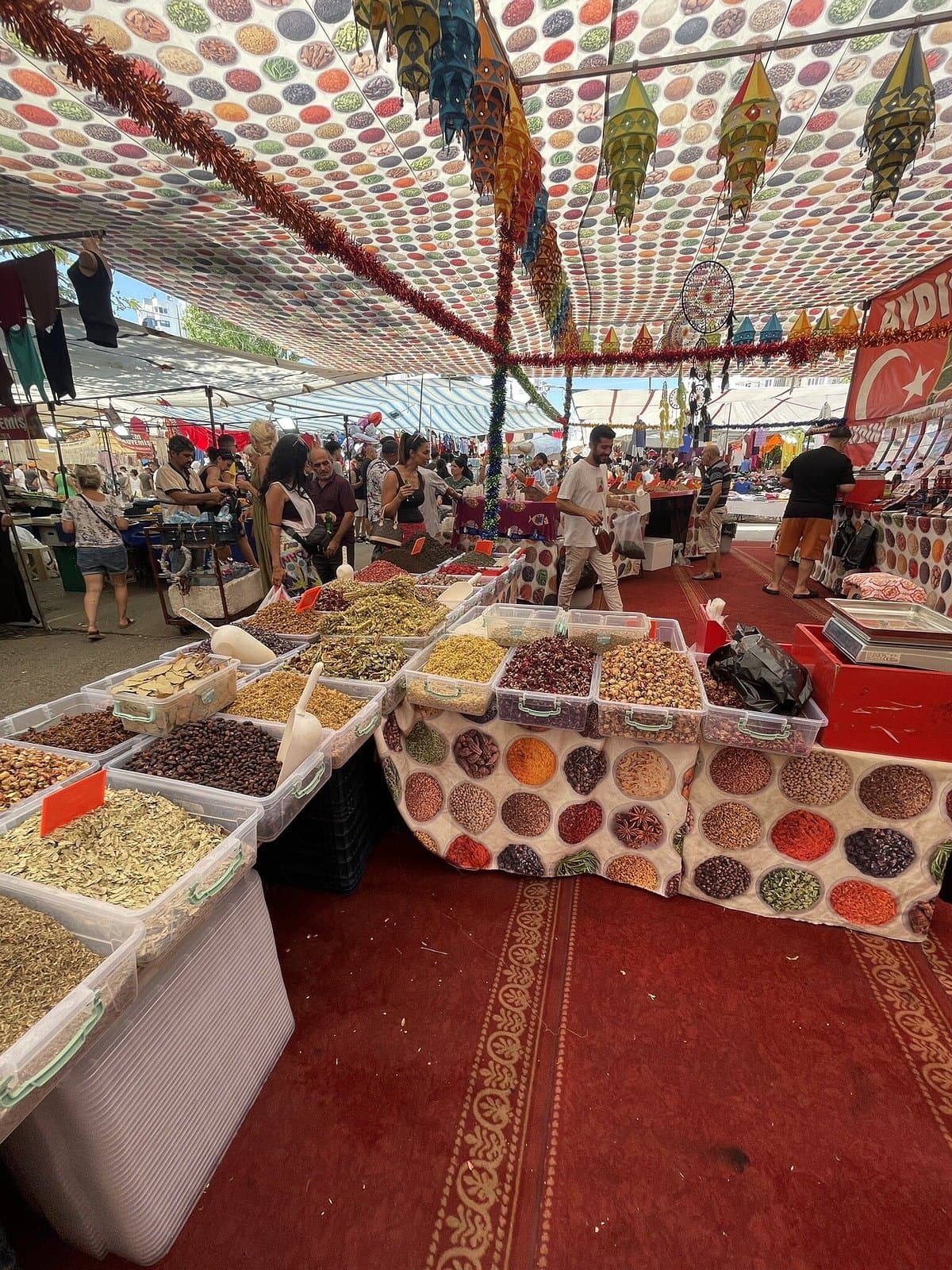 Şirinyalı Donnerstag Markt