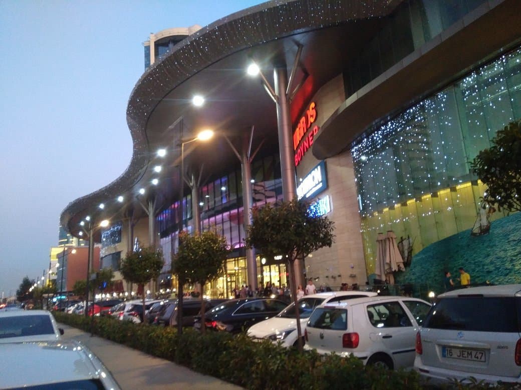 Einkaufszentrum Sur Yapi Marka