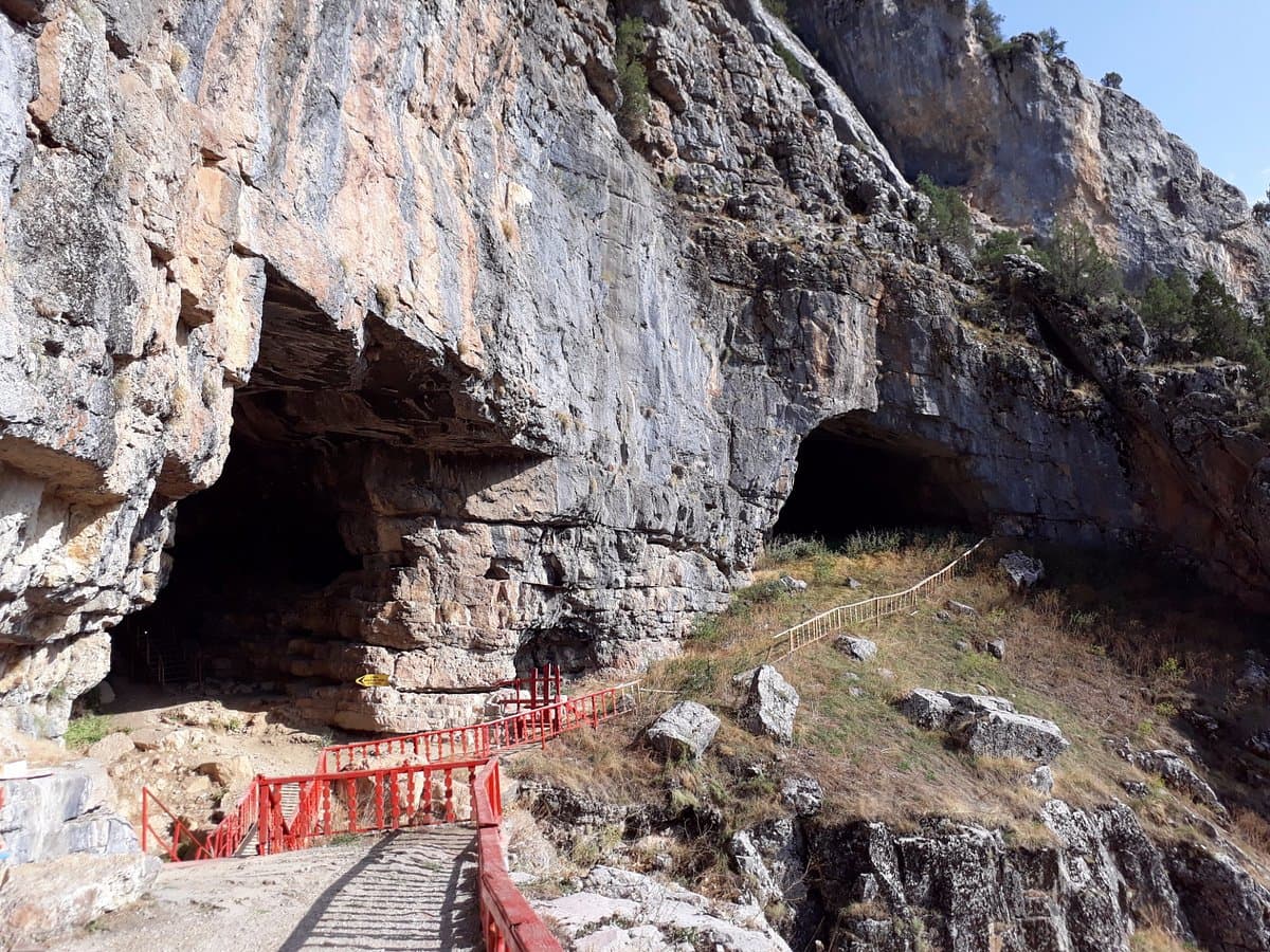Tinaztepe-Höhle